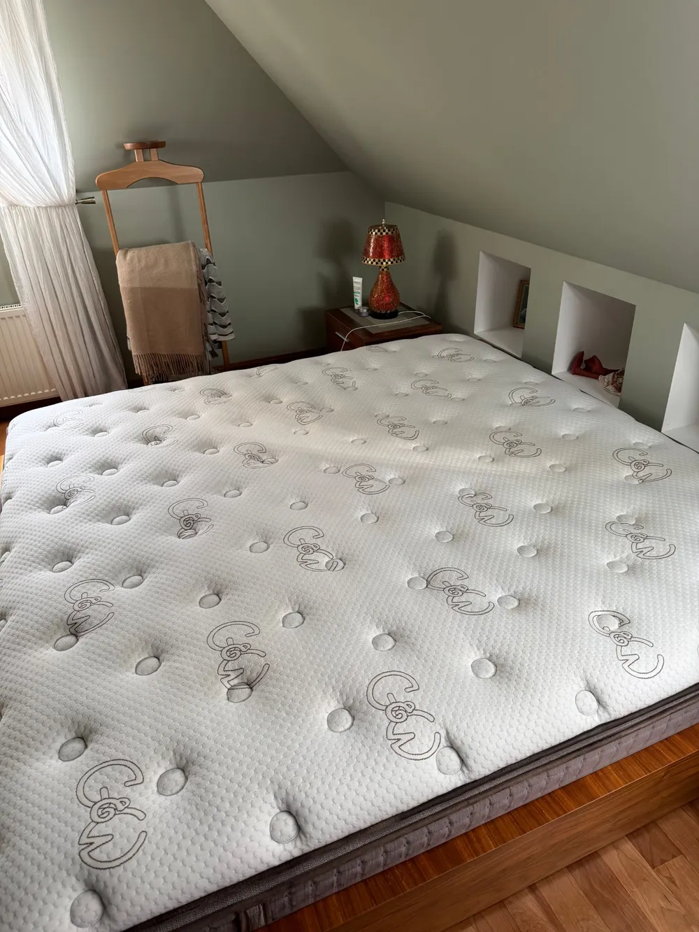 King size matracis pēc tīrīšanas
